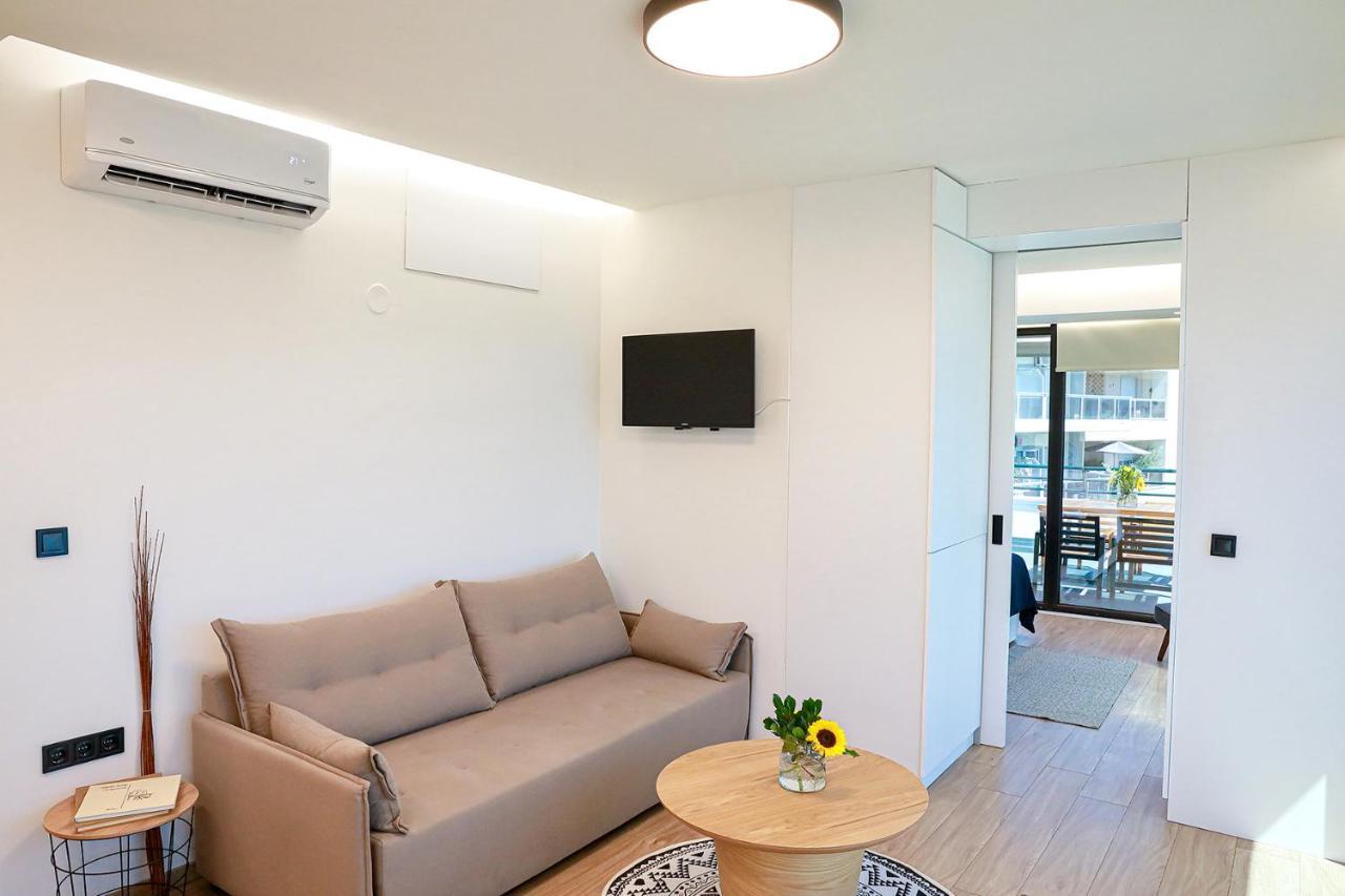 The First Key Luxury & Small Apartment In The Center Of Xánthi Exterior foto