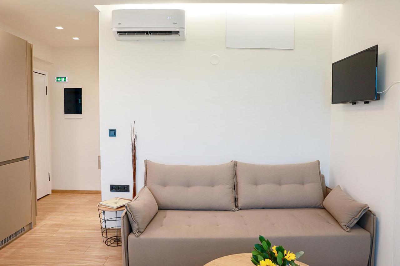 The First Key Luxury & Small Apartment In The Center Of Xánthi Exterior foto