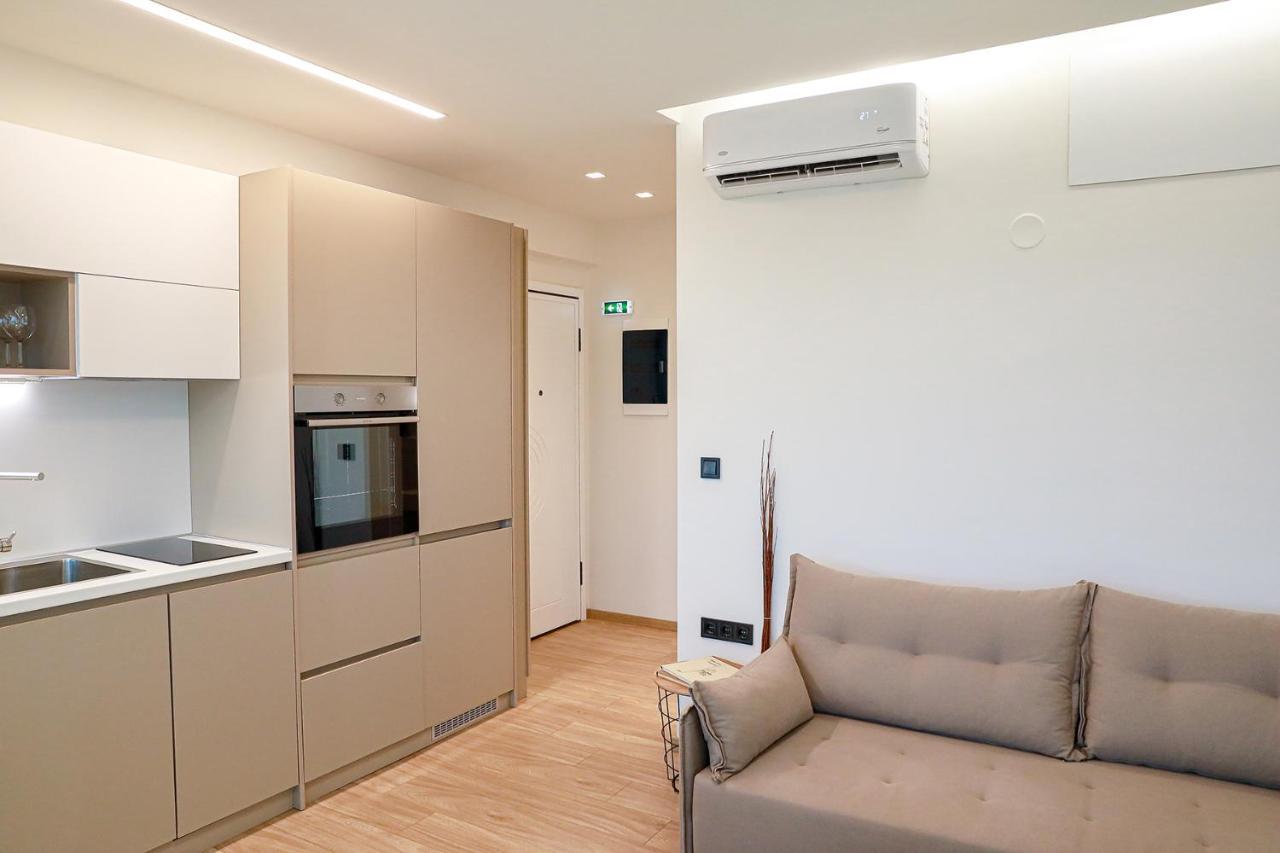 The First Key Luxury & Small Apartment In The Center Of Xánthi Exterior foto