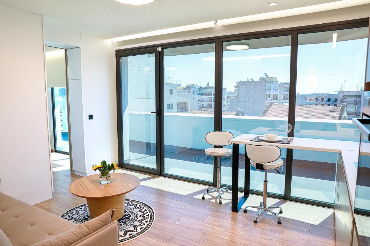 The First Key Luxury & Small Apartment In The Center Of Xánthi Exterior foto